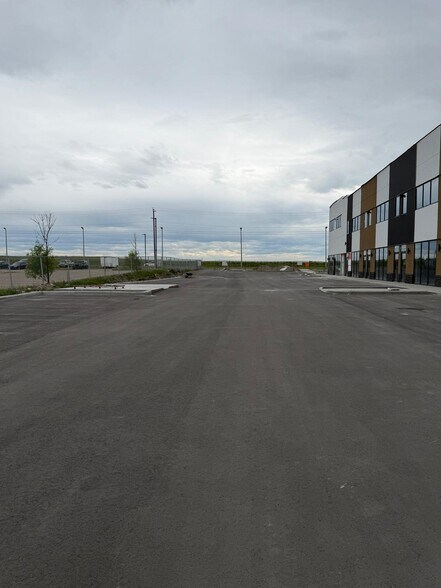 More Photos Of 10680 36 St NE, Calgary Distribution For Lease
