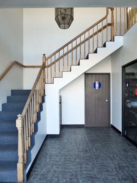 More Photos Of 2700-2730 N Temple Ave, Long Beach Light Manufacturing For Lease