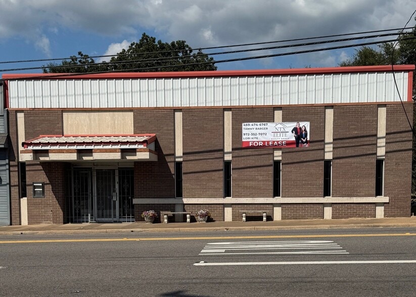 Primary Photo Of 112 W Main St, Van General Retail For Lease