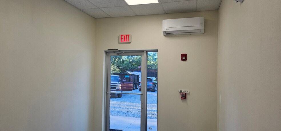 More Photos Of 6824 Belasco Ave, Orlando Manufacturing For Lease