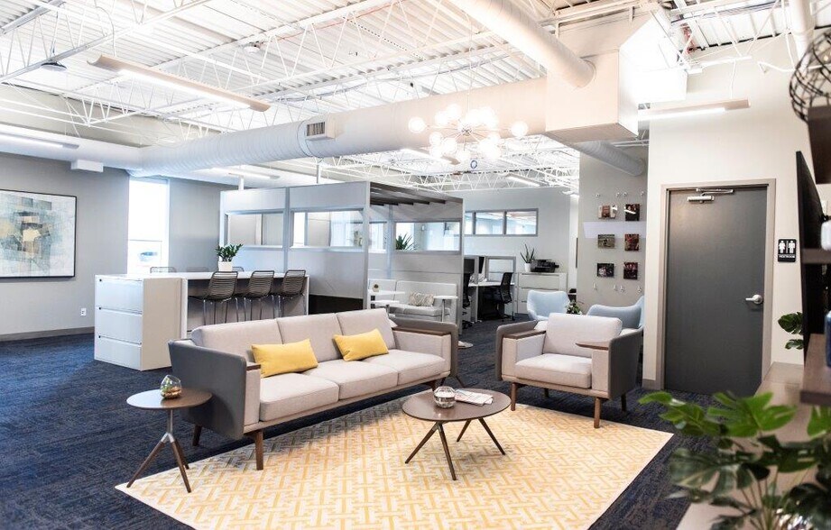 More Photos Of 227 W Judd St, Woodstock Office For Sale