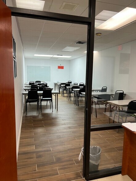 More Photos Of 7200-7216 NW 72nd Ave, Miami Light Distribution For Lease