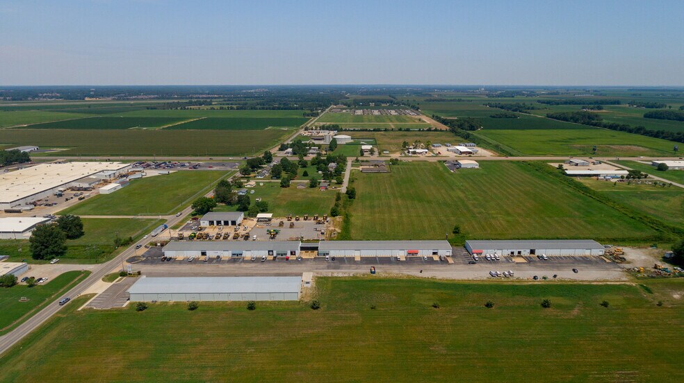 More Photos Of 2500 Commerce Dr, Jonesboro Warehouse For Lease