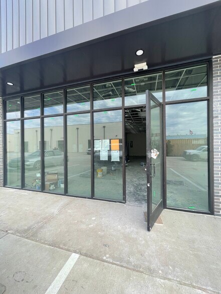 More Photos Of 4215 S Main St, Stafford Showroom For Sale