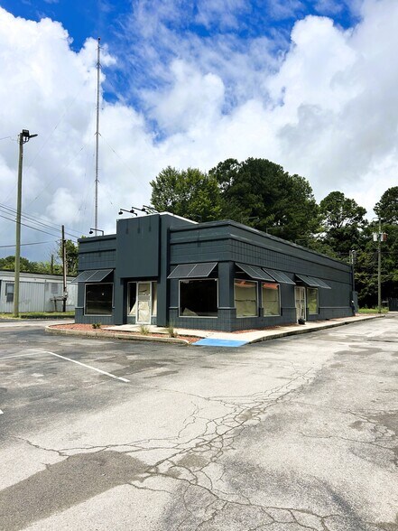 Primary Photo Of 910 2nd Ave E, Oneonta Fast Food For Sale