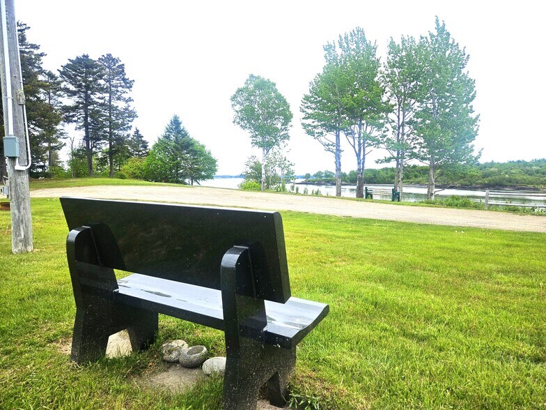 More Photos Of 24 Harris Point Rd, Eastport Hotel For Sale