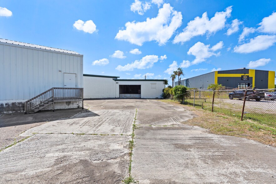More Photos Of 8602 Broadway St, Galveston Warehouse For Sale