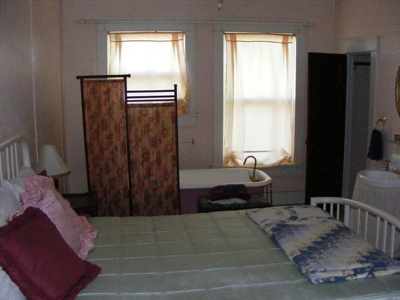 More Photos Of 306 W Aspen Ave, Crosbyton Hotel For Sale