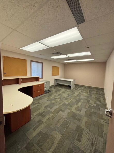 More Photos Of 7010 Parkway Rd, Greely Flex For Sale