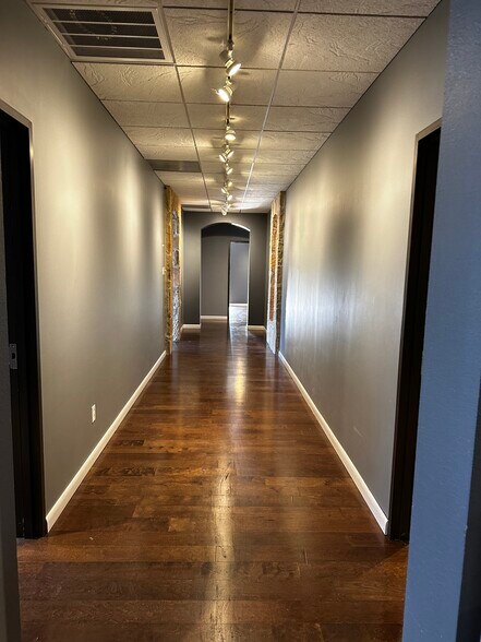 More Photos Of 1101 Anderson Ln W, Austin Loft Creative Space For Sale