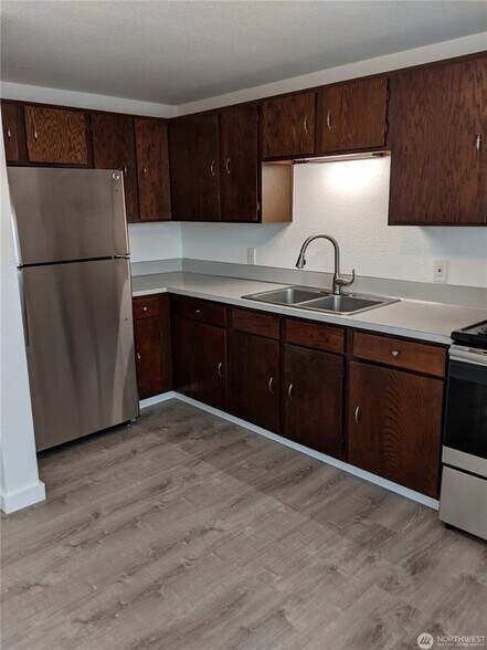 More Photos Of 210 Spruce St E, Ilwaco Apartments For Sale