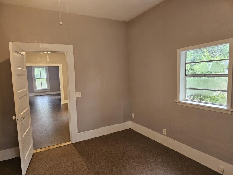 More Photos Of 630 Worth St, Hemphill Multifamily For Sale