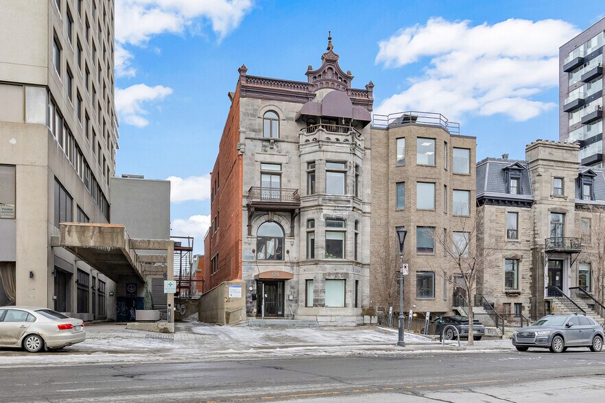 More Photos Of 525 Rue Sherbrooke E, Montréal Office For Lease