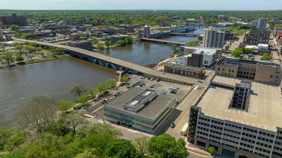 More Photos Of 100 Park Ave, Rockford Office For Lease