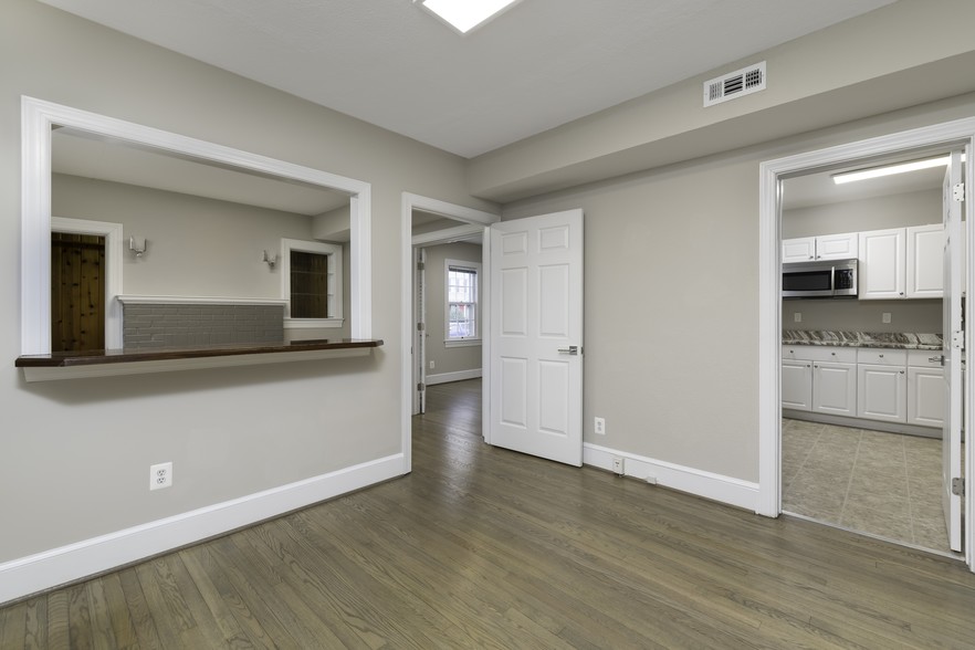 More Photos Of 1802 Augustine Ave, Fredericksburg Office Residential For Lease