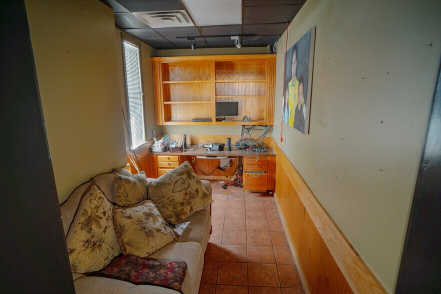 More Photos Of 853 N Glenstone Ave, Springfield Restaurant For Lease
