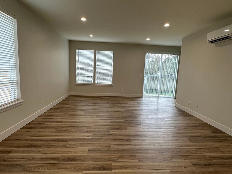 More Photos Of , Kelso Multifamily For Sale