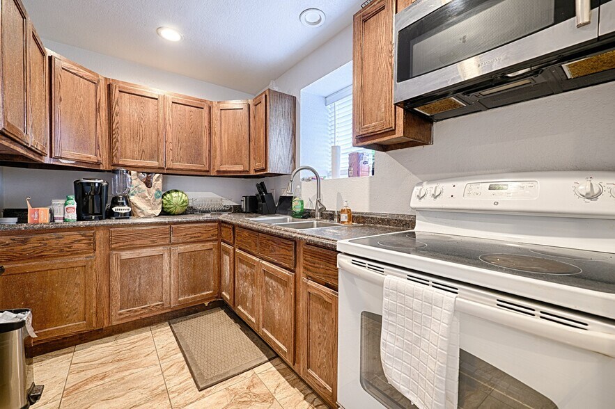 More Photos Of 110 S Main, Dilley Hotel For Sale