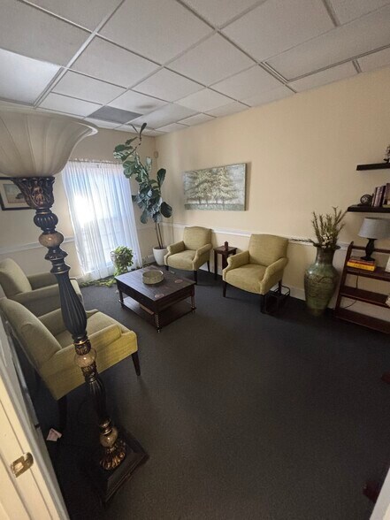 More Photos Of 1439 McLendon Dr, Decatur Medical For Sale