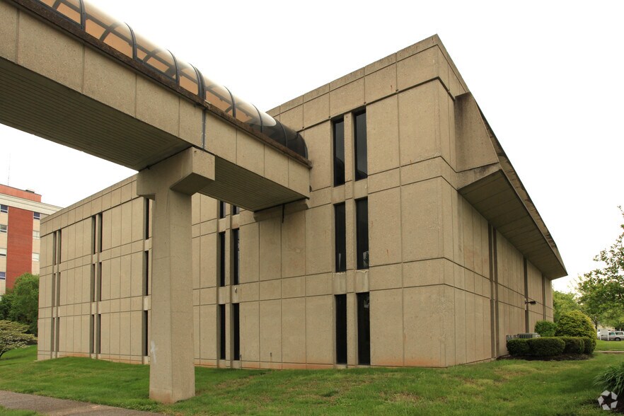 Primary Photo Of 801 Barret Ave, Louisville Office For Lease