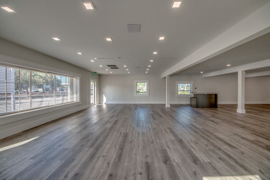 More Photos Of 3015 Tamiami Trl E, Naples Storefront Retail Office For Sale