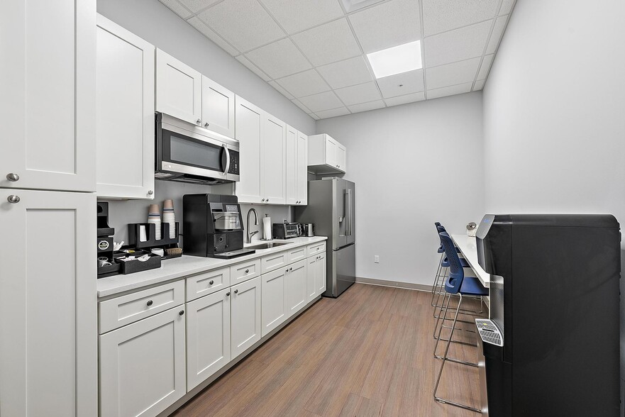 More Photos Of 3126 Jupiter Park Dr, Jupiter Warehouse For Lease