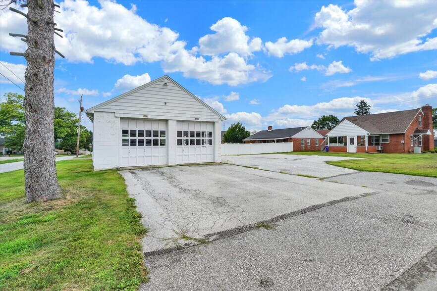 More Photos Of 2260 Carlisle Rd, York Office For Sale