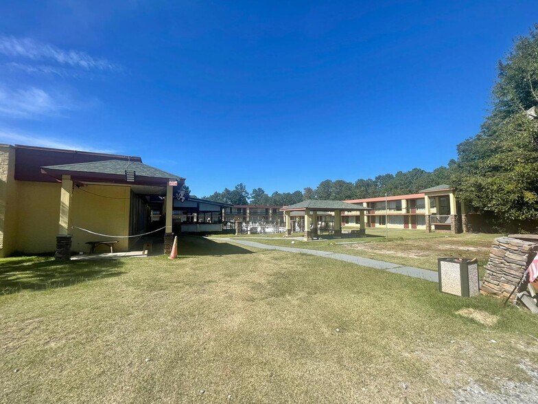 More Photos Of 1700 US-280, Phenix City Hotel For Sale