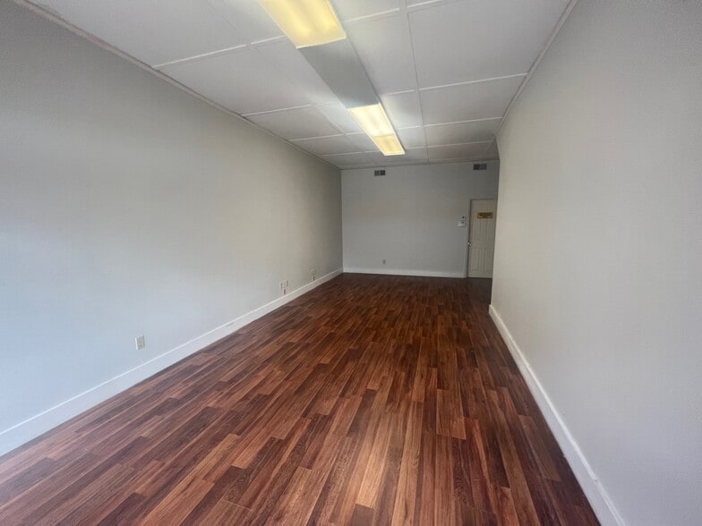 More Photos Of 108 S 4th St, Martins Ferry Storefront Retail Office For Lease