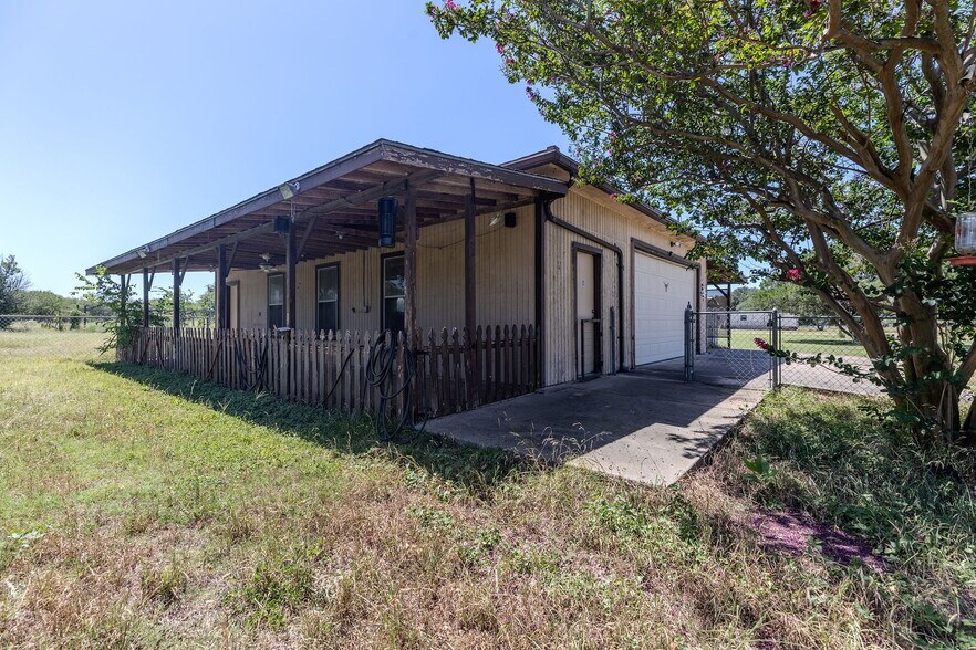 More Photos Of 12409 Lowden Ln, Manchaca Flex For Sale