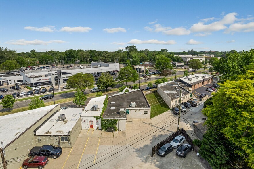 More Photos Of 18038 Mack Ave, Grosse Pointe Medical For Sale