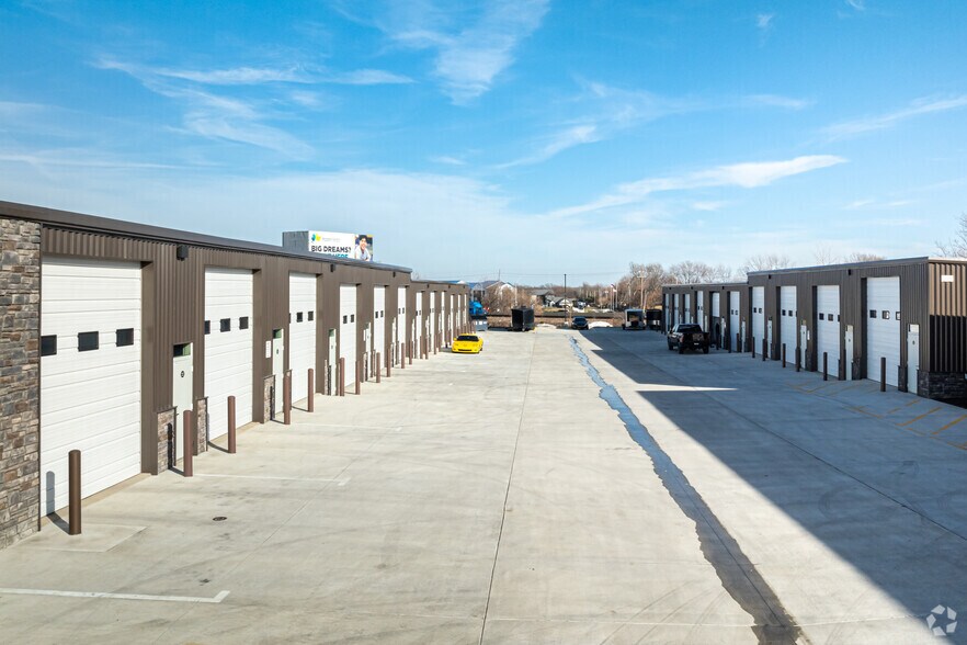 More Photos Of 2105 E Kansas City Rd, Olathe Warehouse For Lease