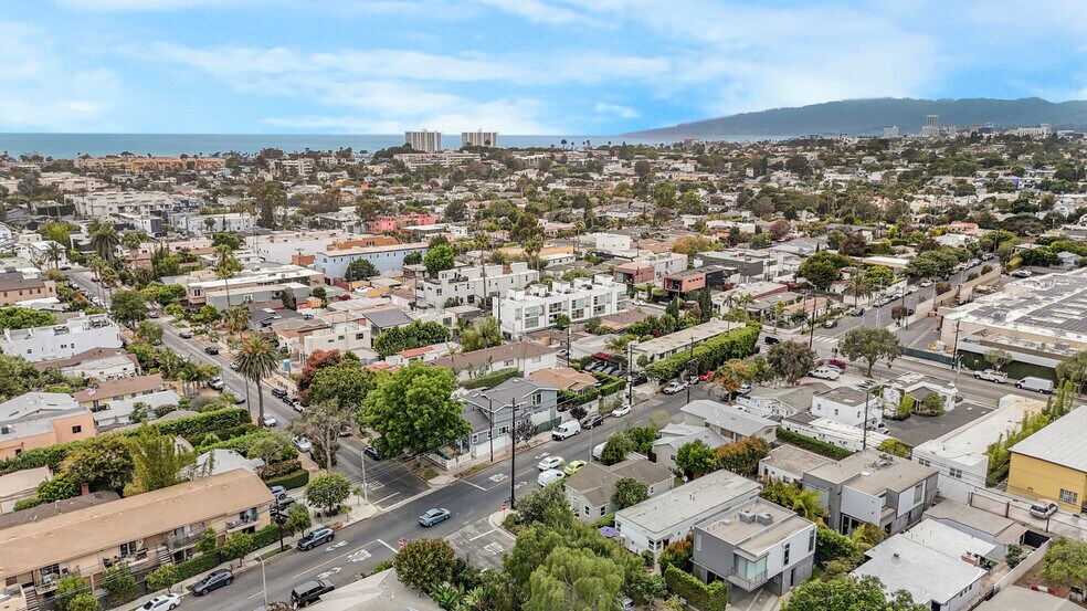 More Photos Of 705 Flower Ave, Venice Apartments For Sale
