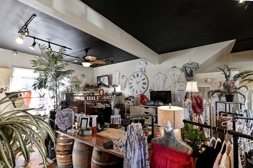 More Photos Of 219 Main St, Murphys Storefront For Sale