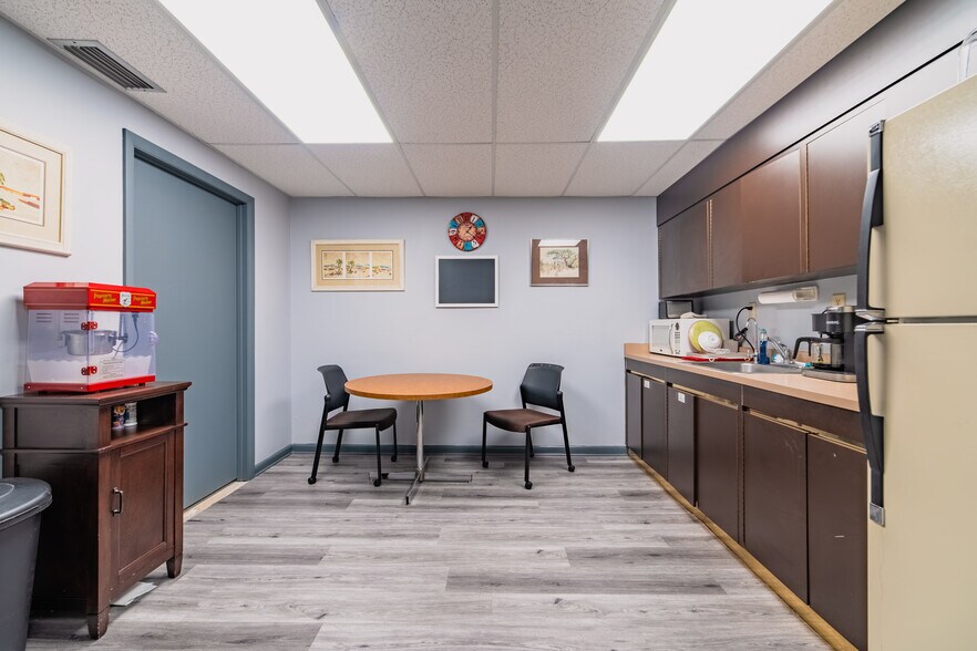 More Photos Of 2290-2298 W Airport Blvd, Sanford Flex For Lease