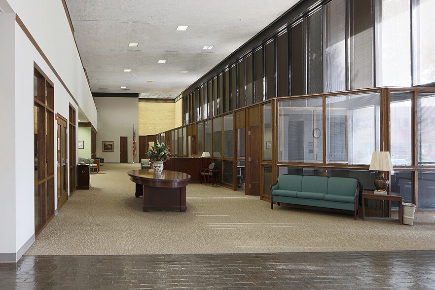 More Photos Of 1000 Fifth Ave, Huntington Medical For Lease
