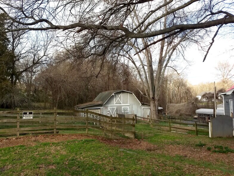 More Photos Of 204 E Trade St, Dallas Office Residential For Sale