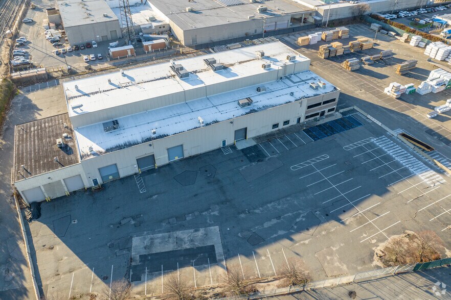 More Photos Of 1198 Prospect Ave, Westbury Warehouse For Lease