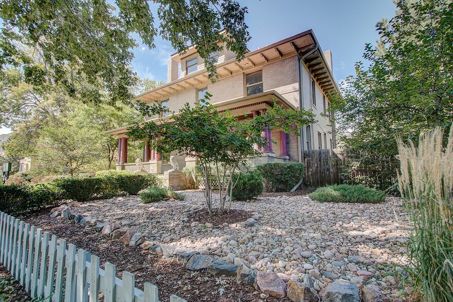 More Photos Of 1601 Vine St, Denver Office For Sale