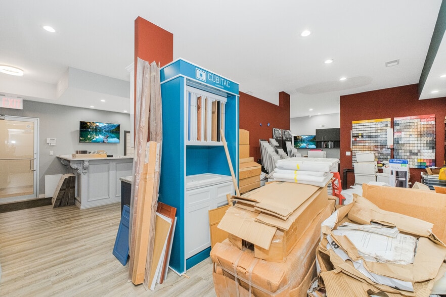 More Photos Of 1944-1952 Richmond Terrace, Staten Island Showroom For Lease