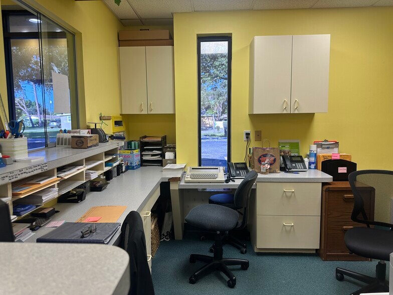 More Photos Of 708 53rd Ave E, Bradenton Office For Lease