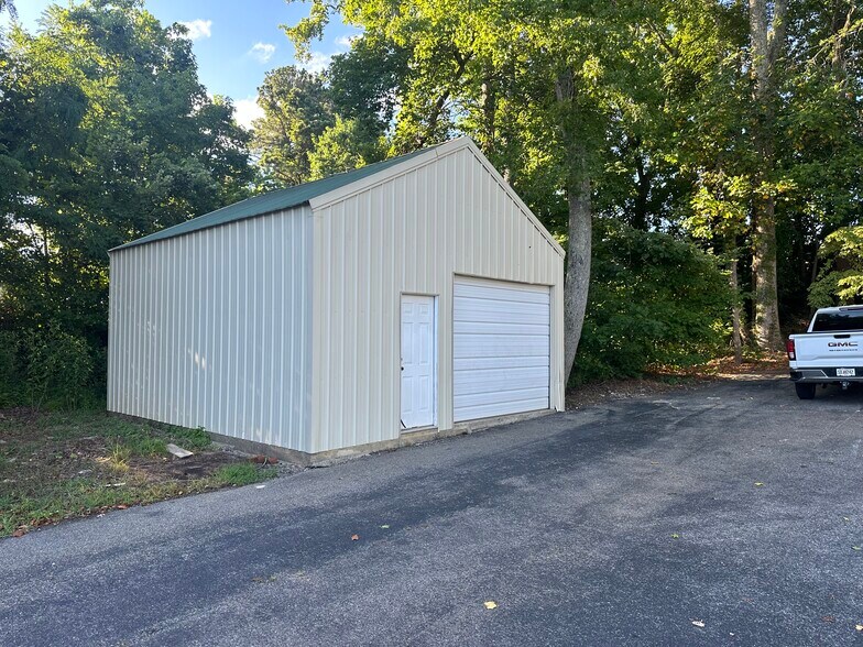 More Photos Of 171 Amos Dr, Cumming Office Residential For Lease