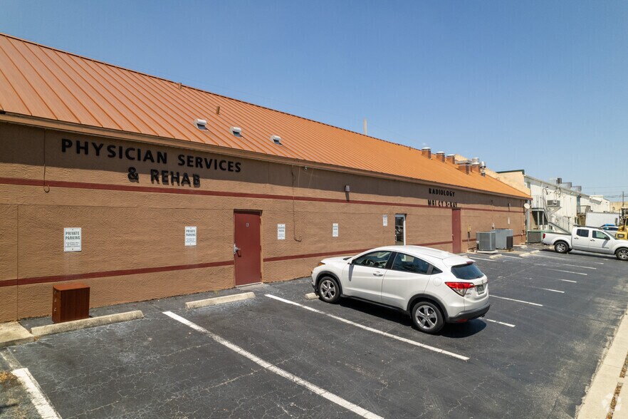 More Photos Of 506 SE 47th Ter, Cape Coral Medical For Sale