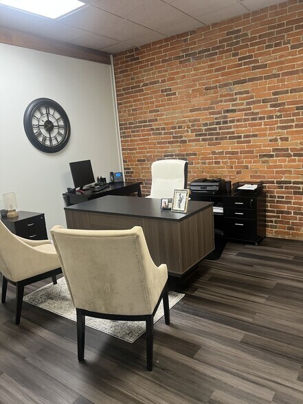 More Photos Of 110 N Cherry St, Olathe Office Residential For Lease