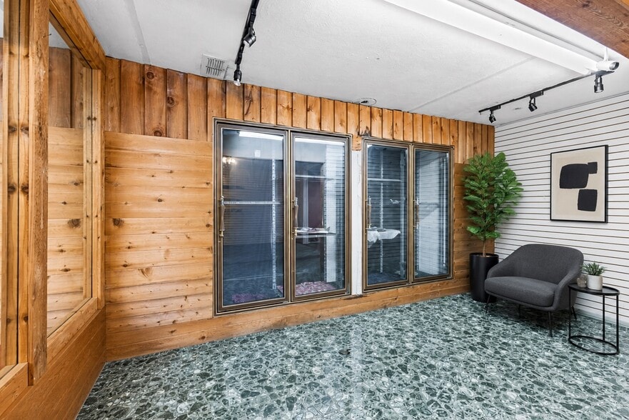 More Photos Of 5034 N Nebraska Ave, Tampa Freestanding For Sale