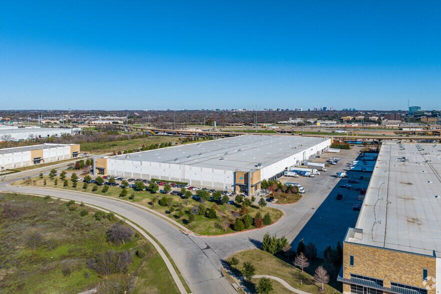 More Photos Of 12121 N Stemmons Fwy, Dallas Distribution For Lease