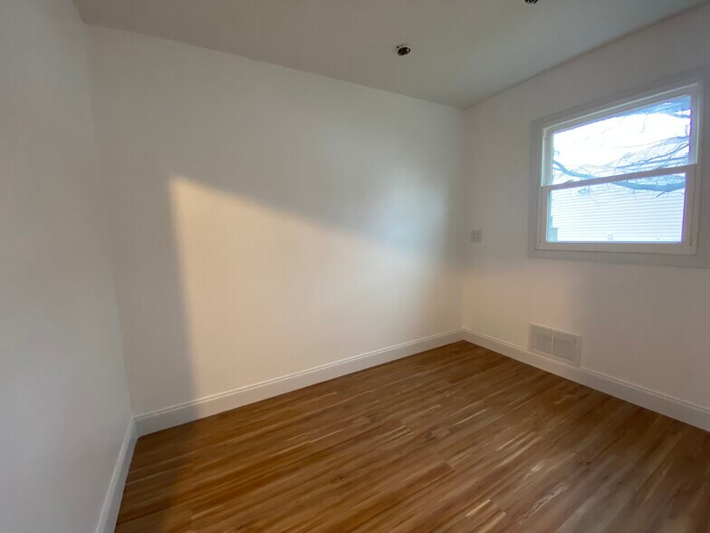 More Photos Of 299 Guyon Ave, Staten Island Medical For Lease