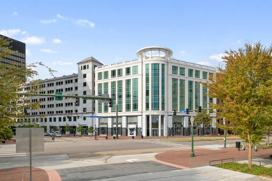 More Photos Of 580 E Main St, Norfolk Office For Lease