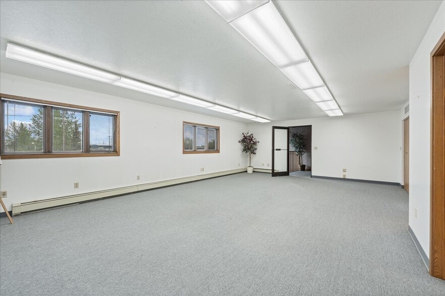 More Photos Of 980 Deere St, Fairbanks Warehouse For Sale