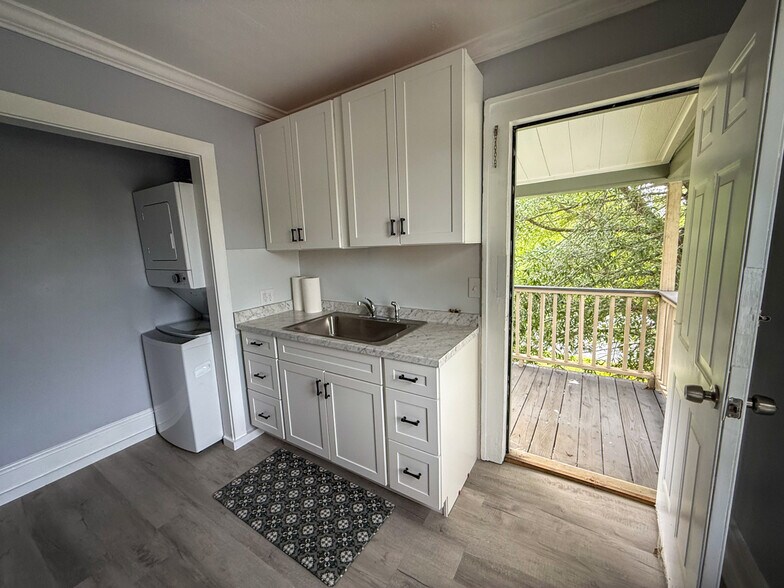 More Photos Of 3 Orchard Pl, Asheville Office For Sale